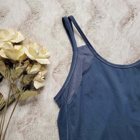 ✨️CL Athleta Point D'Esprit Blue Tank Top Mesh Accent Athletic Wear Size XS - Picture 10 of 14